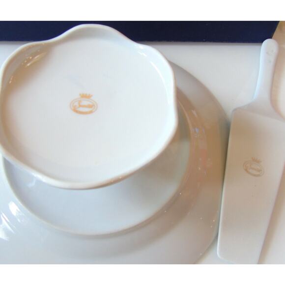 NEW Sorrel English Rose CAKE PLATTER STAND & SERVER Porcelain Pedestal Roses BOX - Picture 7 of 10